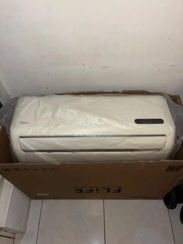 AC Midea 1pk AC 1 pk  Second Kondisi Bagus