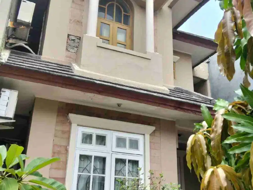 Jual rumah cantik siap huni cluster favorite classic modern style bebas banjir. Kota Wisata Cibubur.