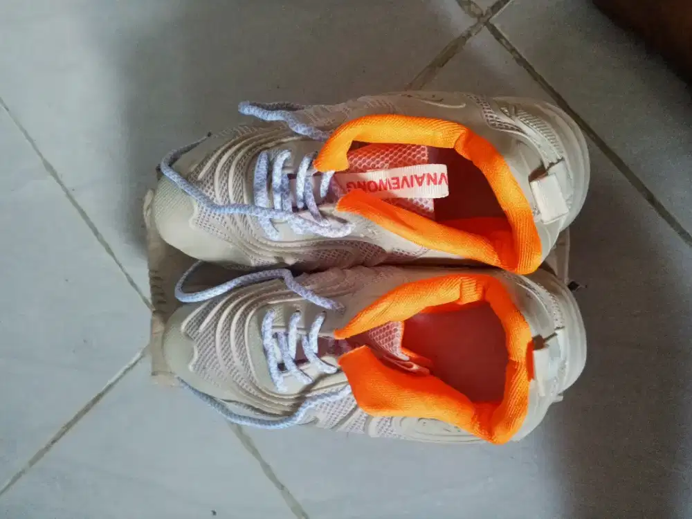 Sepatu masih baru (sz 40) cowo cewe msuk