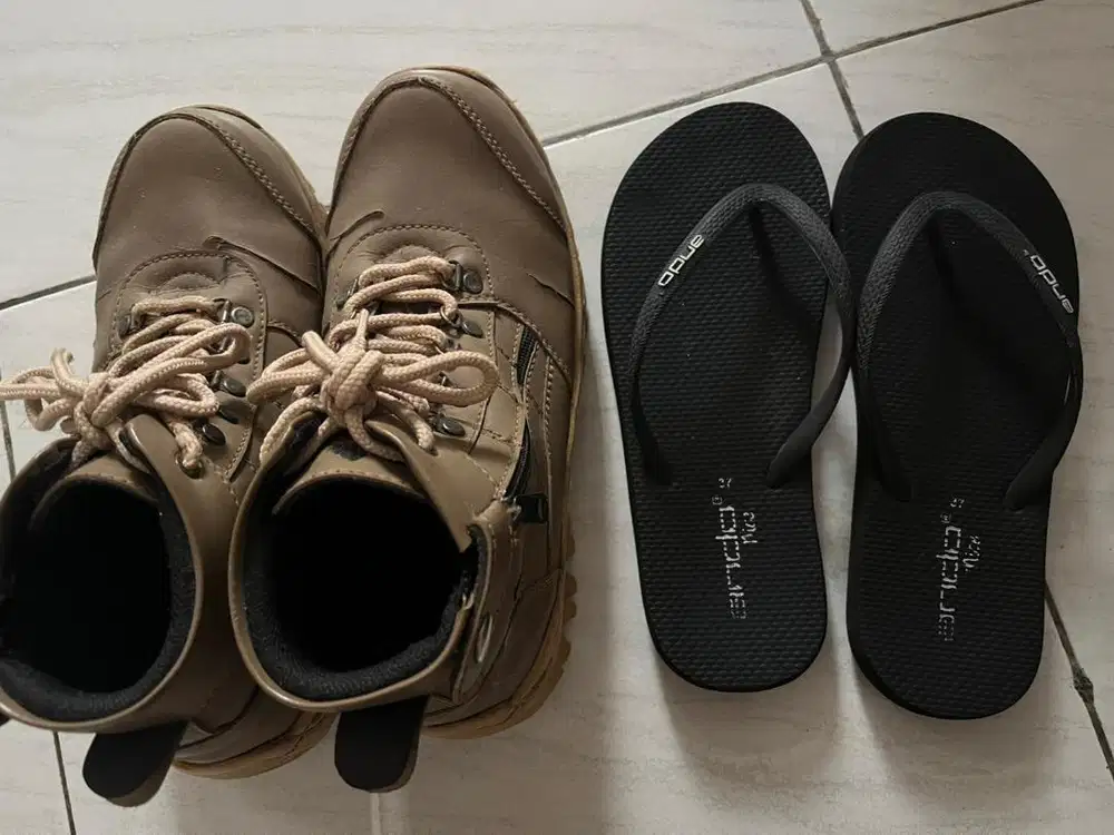 Sepatu bonus sendal