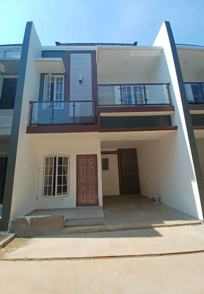 DI SEWAKAN RUMAH BARU 2 LANTAI CLUSTER DILARANGAN KOTA TANGERANG