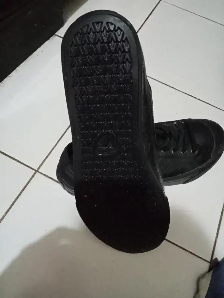 Sepatu merk ventela ukuran 43