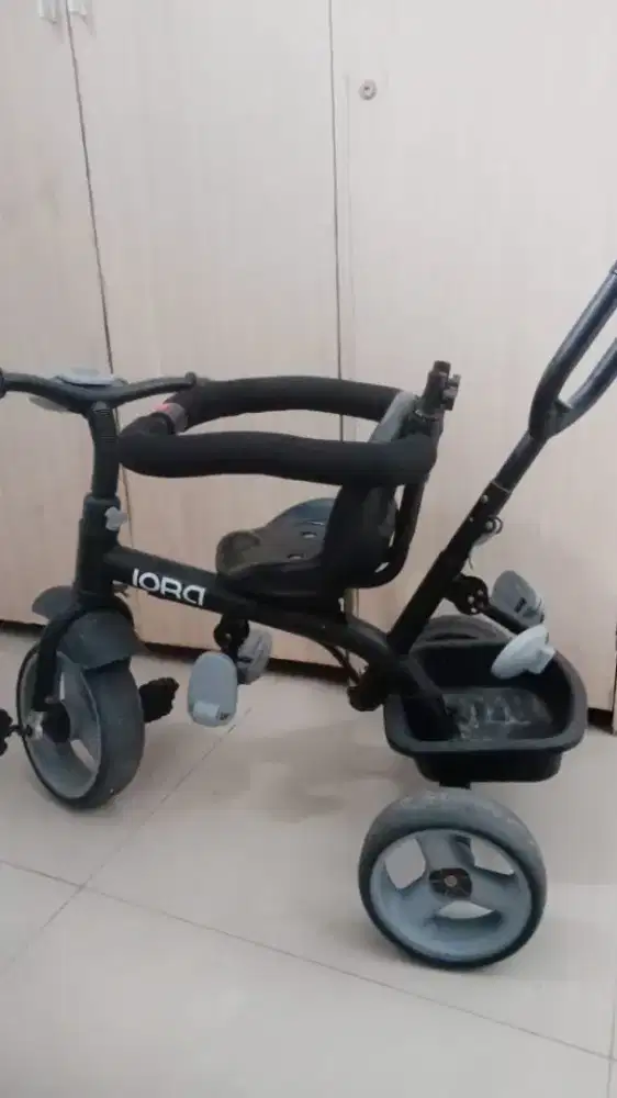 Sepeda stoller hitam