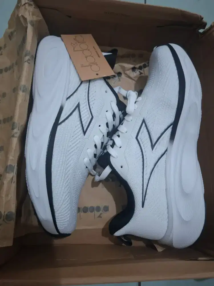 Sepatu Diadora Serve Men's Running Shoes – White