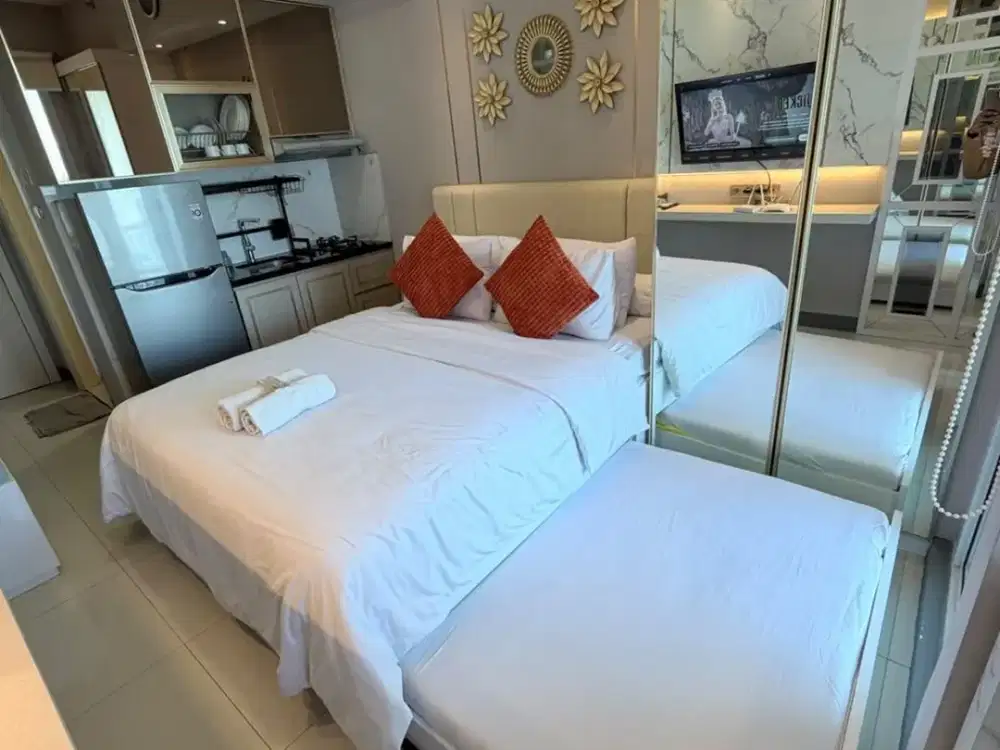 Sewa harian Benson 2BR Full Furnish mewah Cantik Lantai 25 Tembus Pakuwon mall