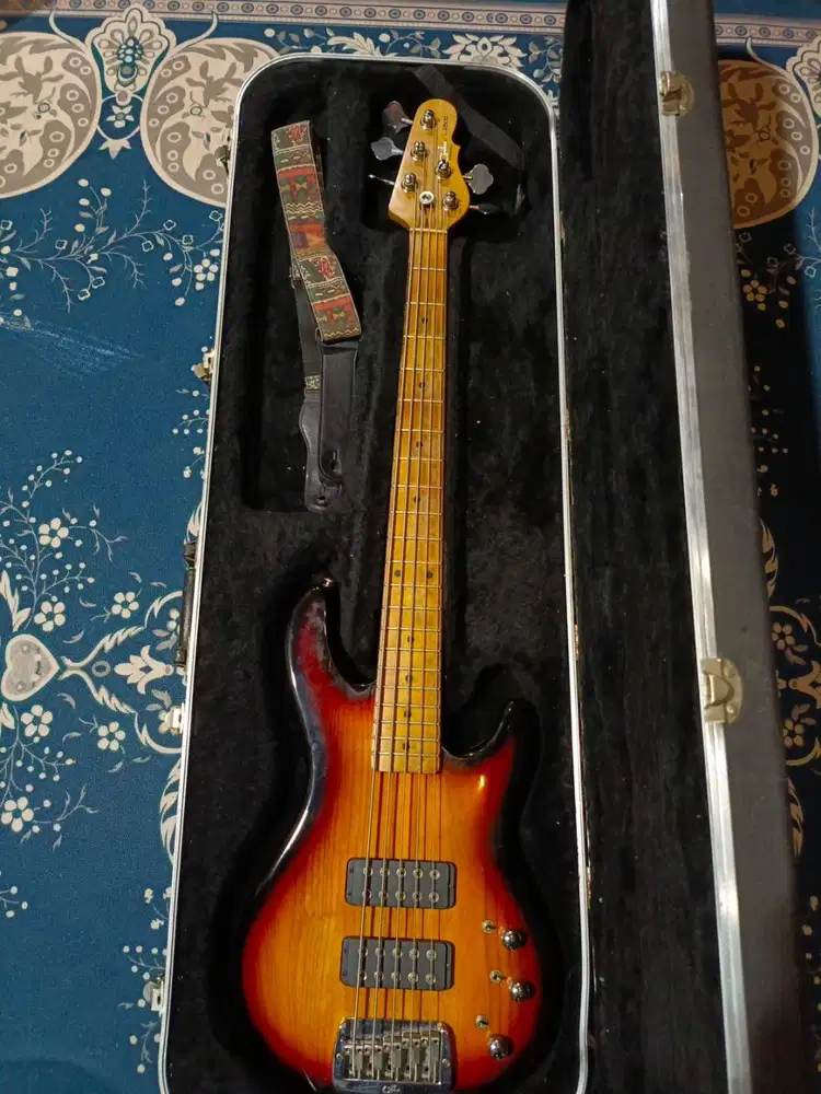 G&L Tribute L2500 Tobacco Sunburst