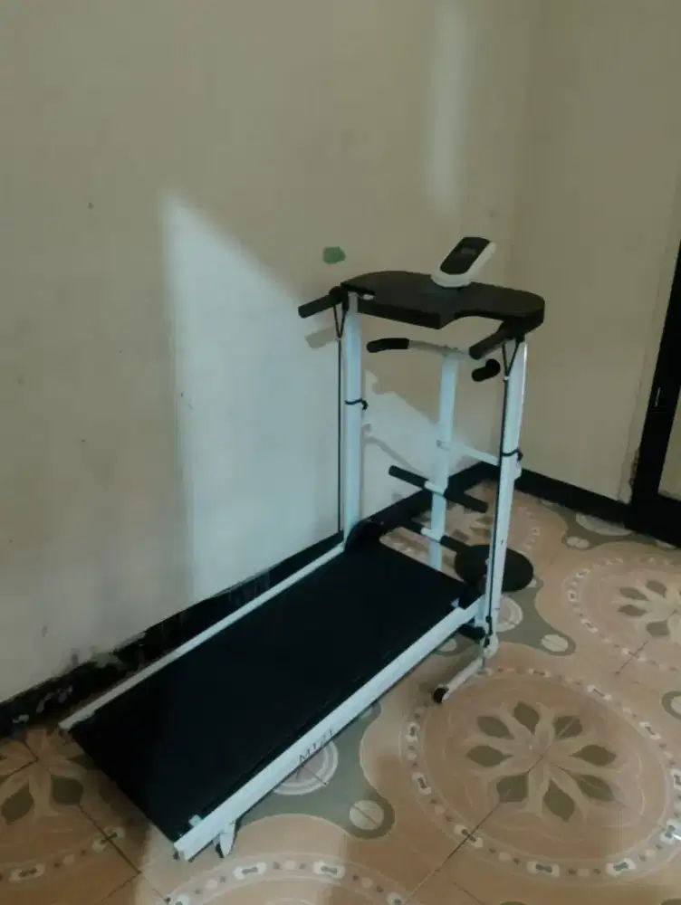 TREADMILL, ALAT OLAHRAGA