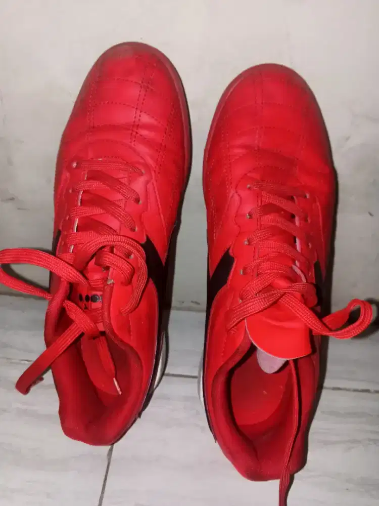 Sepatu futsal diadora