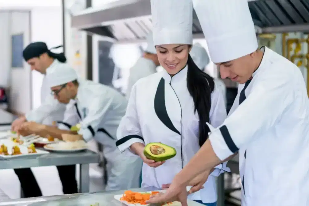 Assisten koki dapur