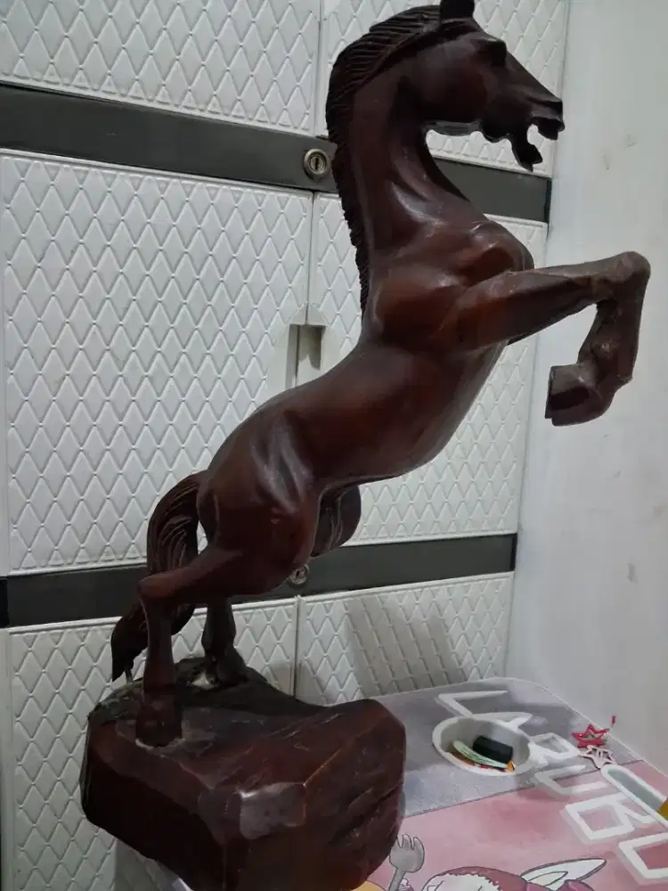 Patung kuda jingkrak