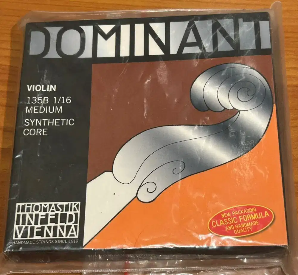 Senar Biola 1/16 Thomastik Infeld Dominant 135B (Classic Formula) NOS