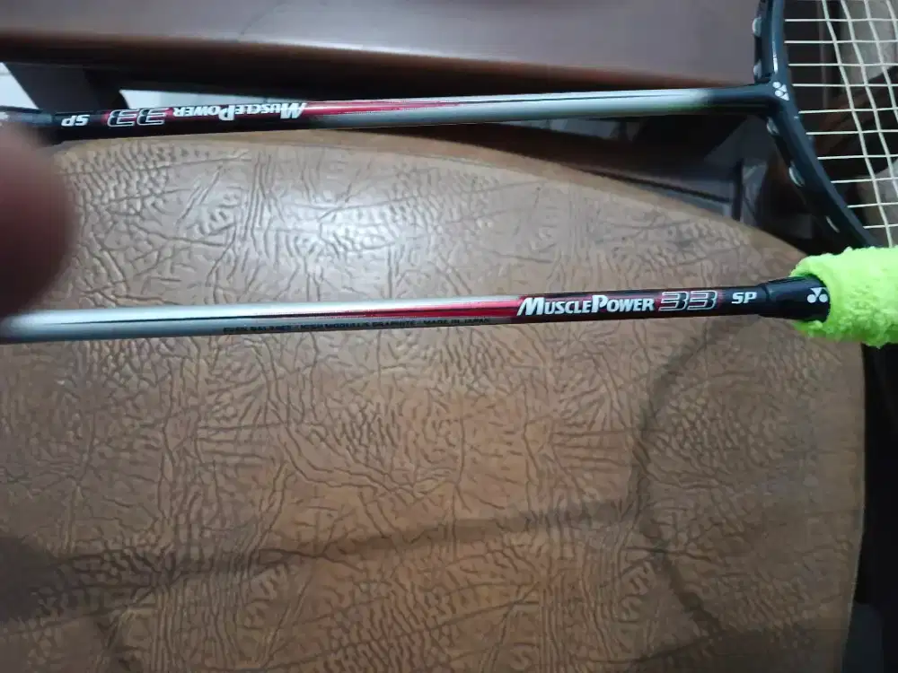 Raket badminton  yonex