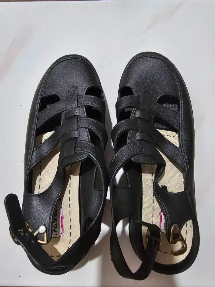 Sepatu Hitam Pria/Wanita