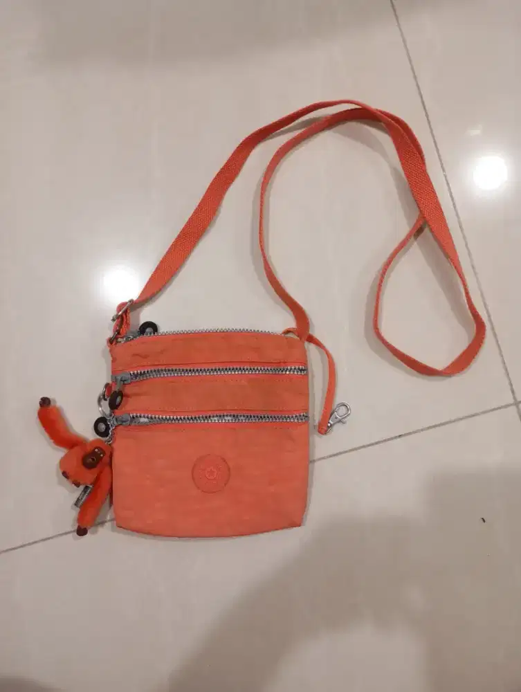 Tas Sling Kipling jamin asli.