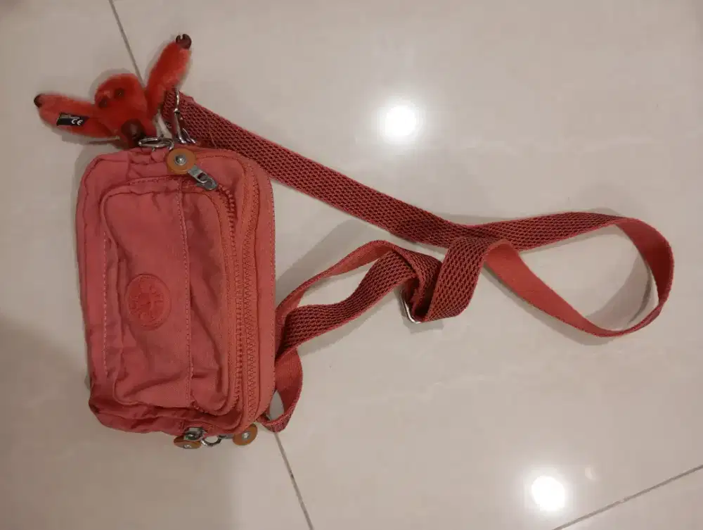 Tas Sling/selempang Kipling jamin asli.