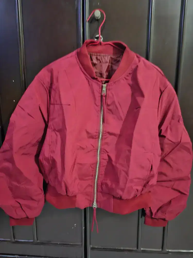 Jaket Bomber Wanita Merah
