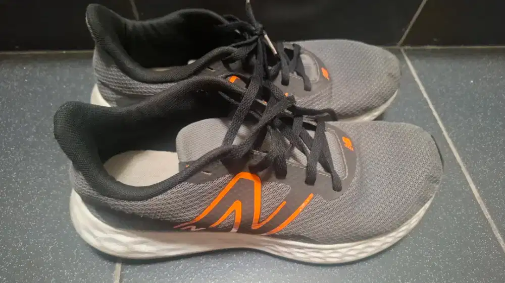 Sepatu olahraga