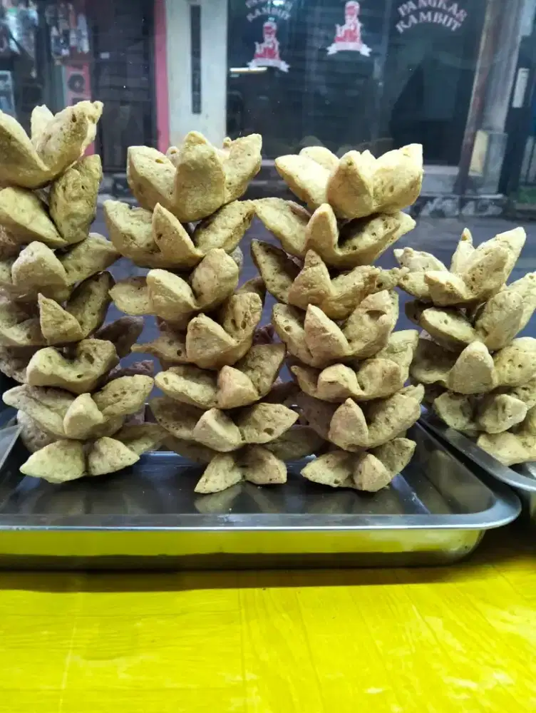 Dibutuhkan karyawan untuk jual gorengan
