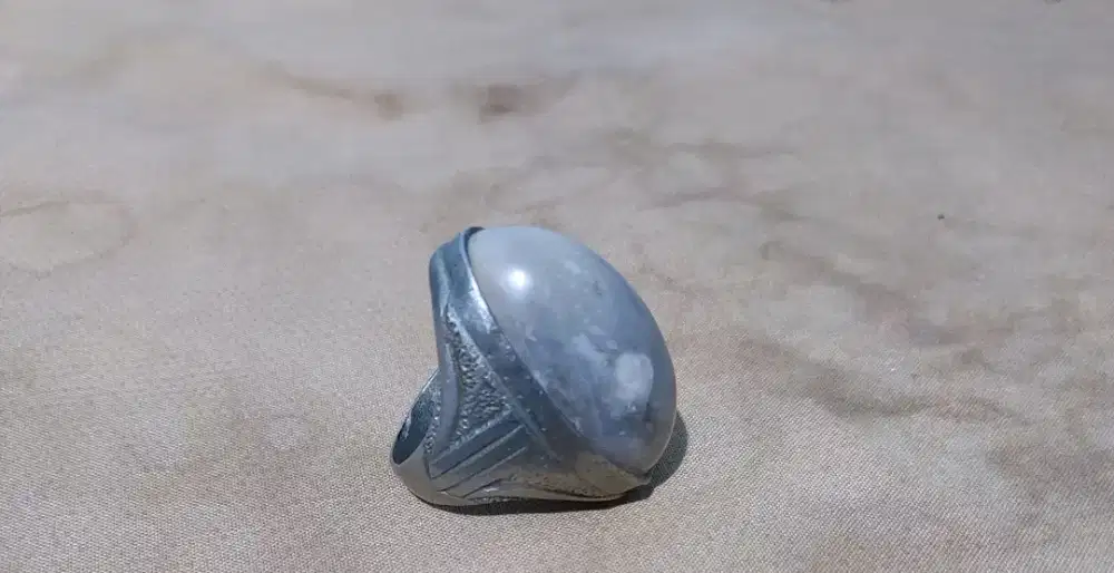 Cincin batu asli