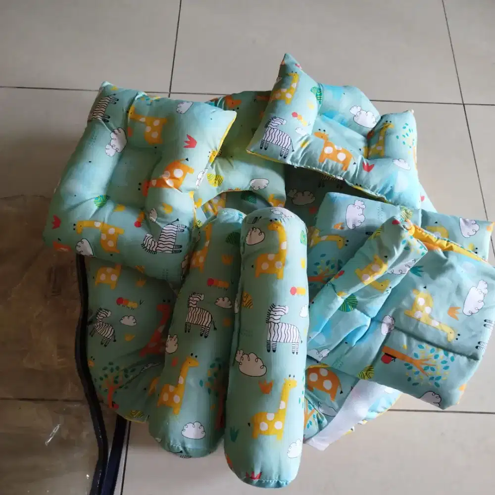TEMPAT TIDUR/TEMPAT DUDUK BAYI 1 SET100