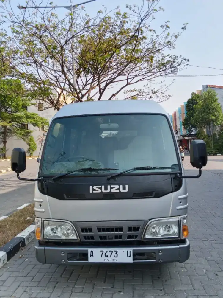 ISUZU ELF MINIBUS ISTIMEWA