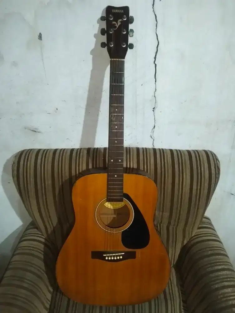 Gitar akustik Yamaha F310