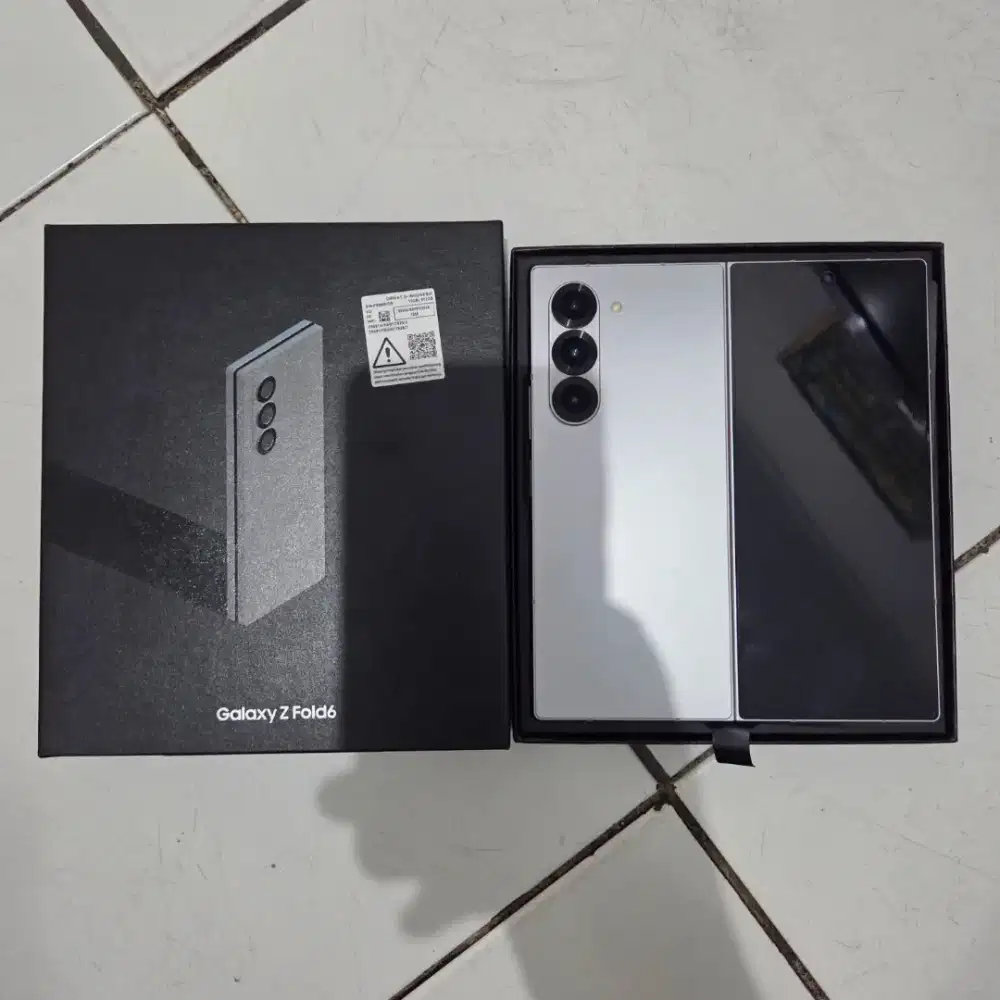 Samsung Z-Fold 6 12/512GB mulus tidak terpakai