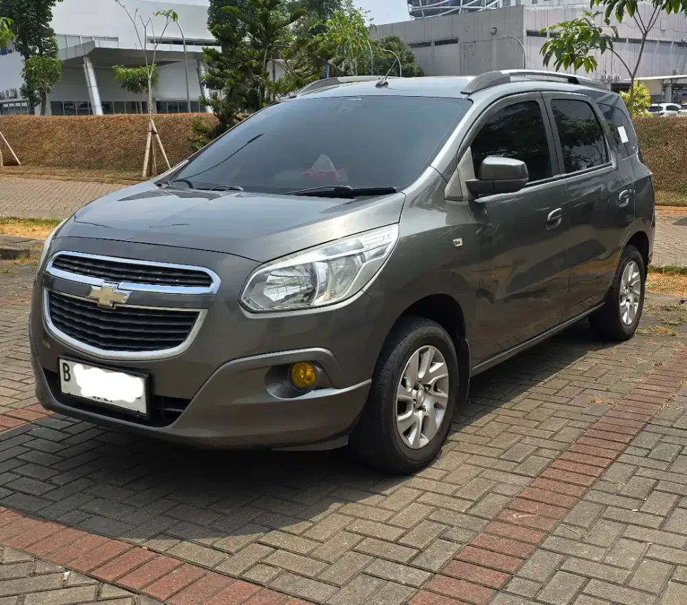 Chevrolet Spin LTZ 1.5 AT Abu-abu, tahun 2013 pemakaian 2014
