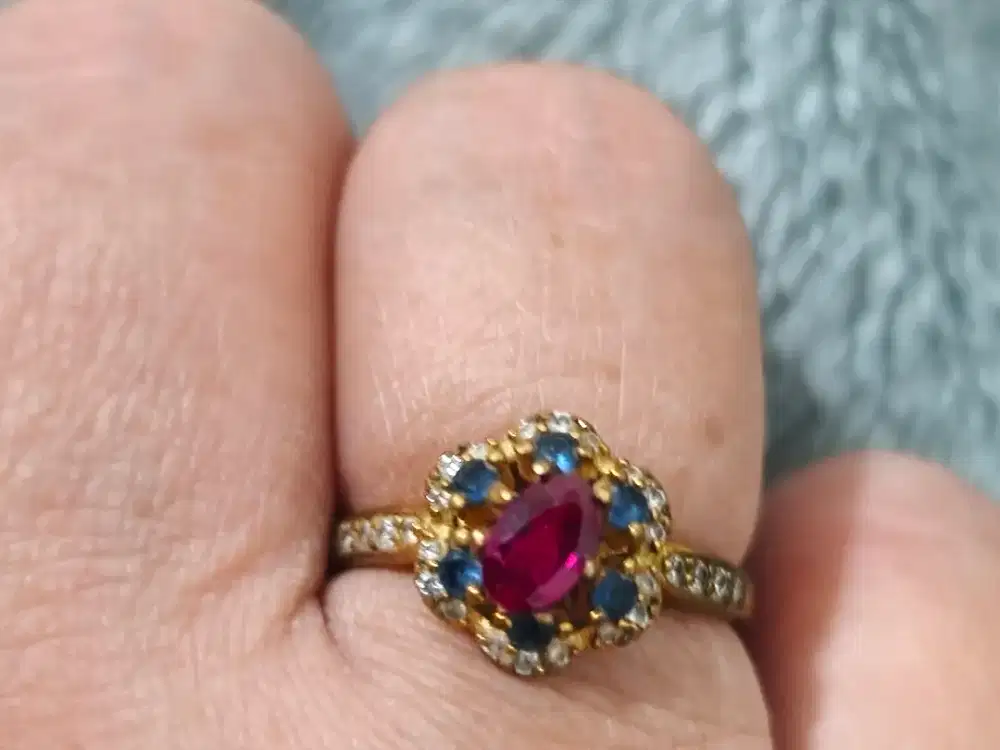 Cincin permata ruby & topaz
