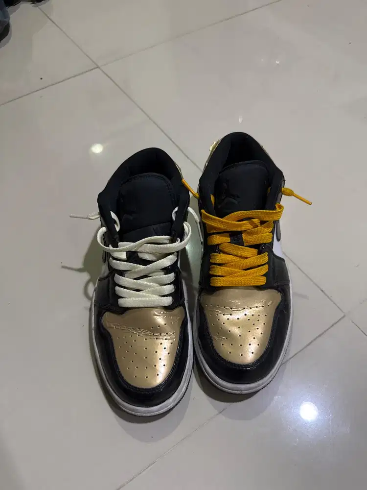 Jordan low gold toe