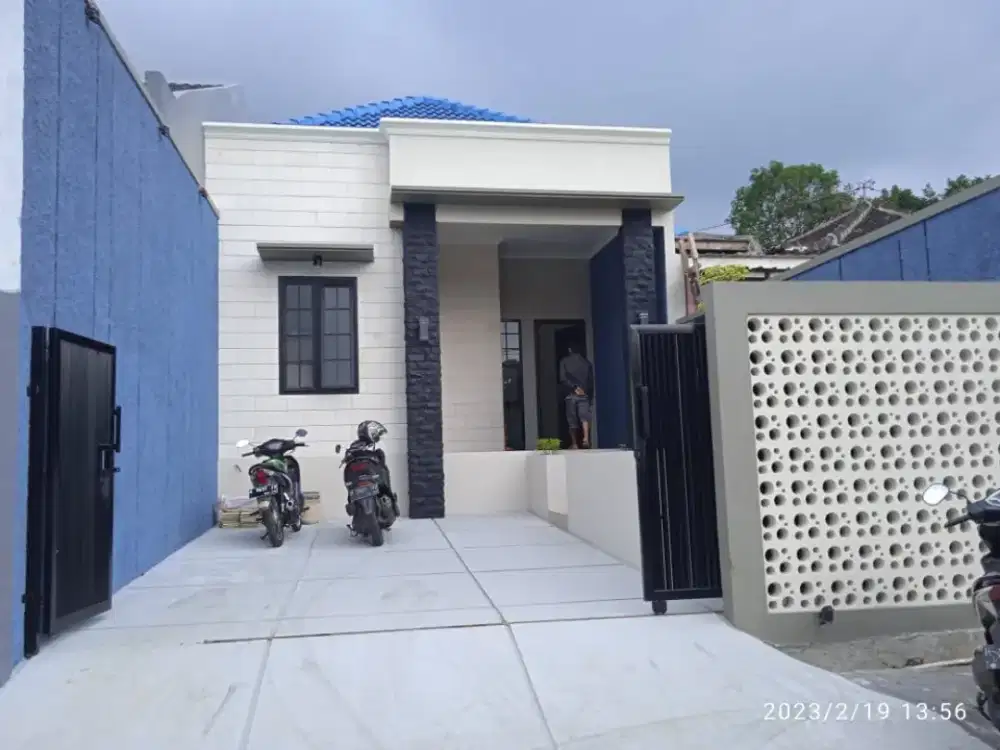 RUMAH MEWAH SIAP HUNI NEMPEL JALAN ASPAL SHM READY
