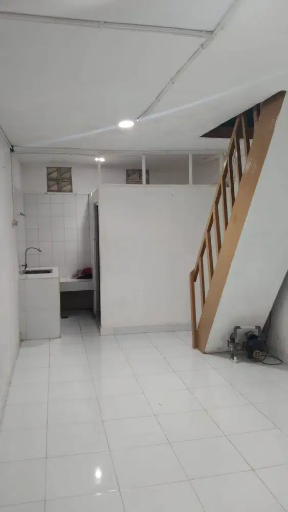 [KONTRAKAN] Rumah 2 lantai lokasi strategis di jakara barat