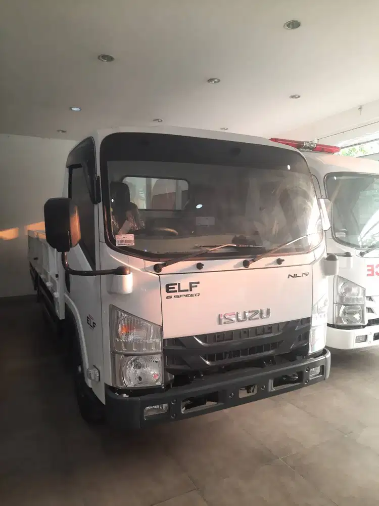 ISUZU ELF 2026 — REAL ON THE ROAD
