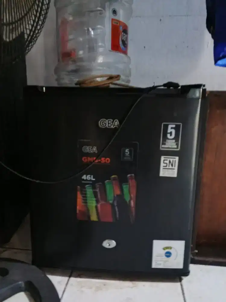 KULKAS MINI GEA 1