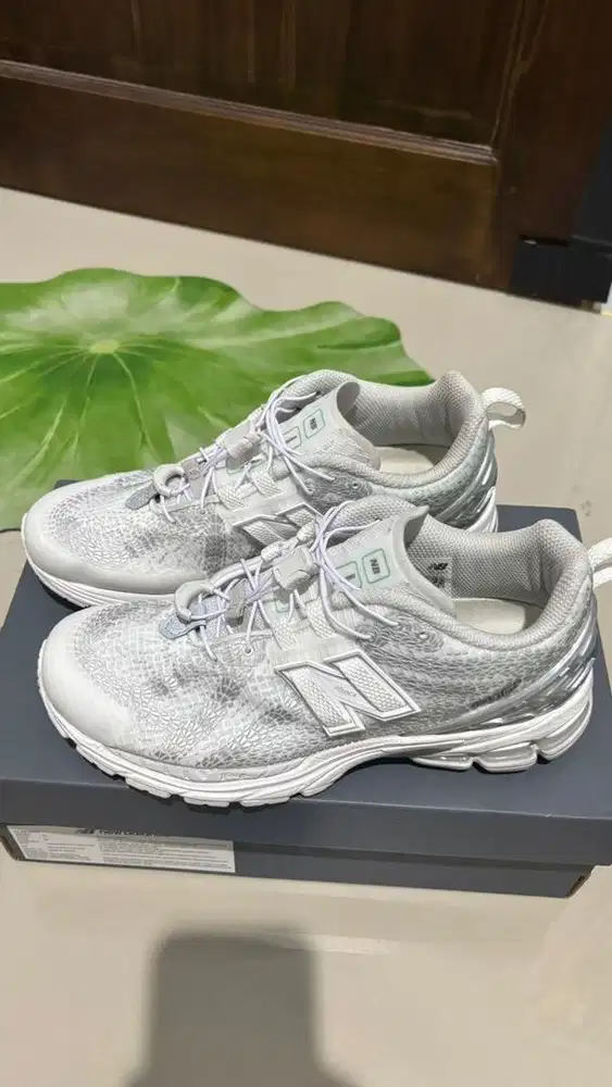 38 - New Balance 1906F