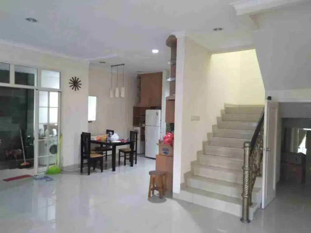 DIJUAL RUMAH HOOK 2 LANTAI GARDEN HOUSE PIK 1