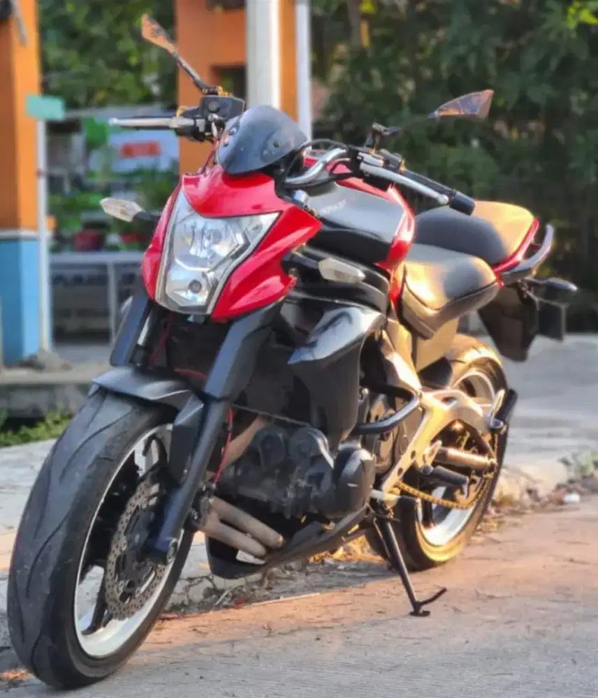 Kawazaki ER6N guanteng!