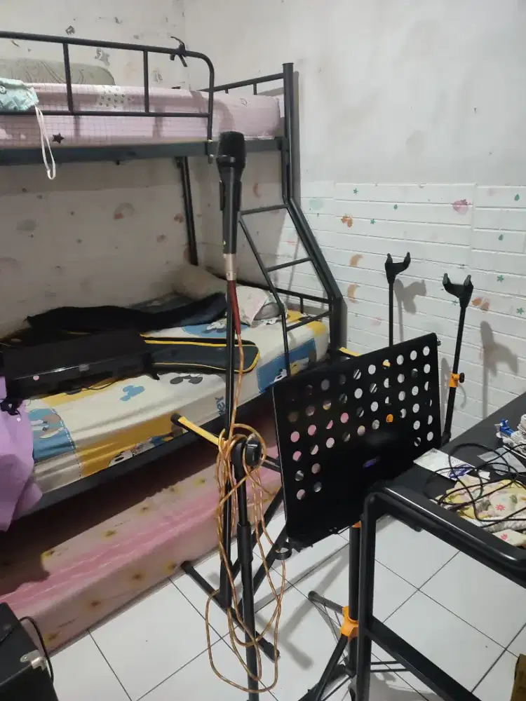 Ranjang dan kasur 2 susun kerangka besi tebal kokoh
