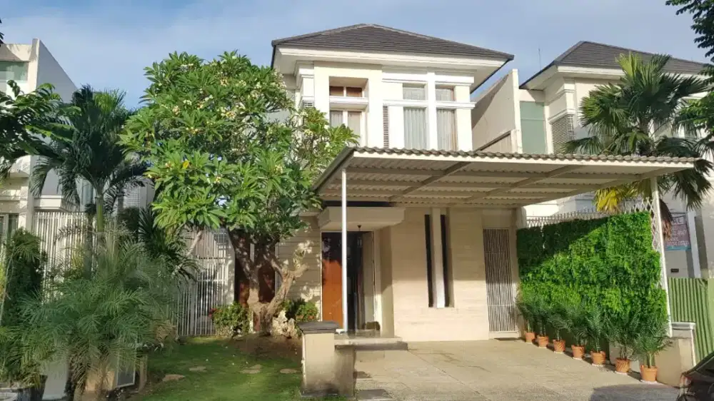 Rumah Pakuwon Indah
 Di jalan kembar