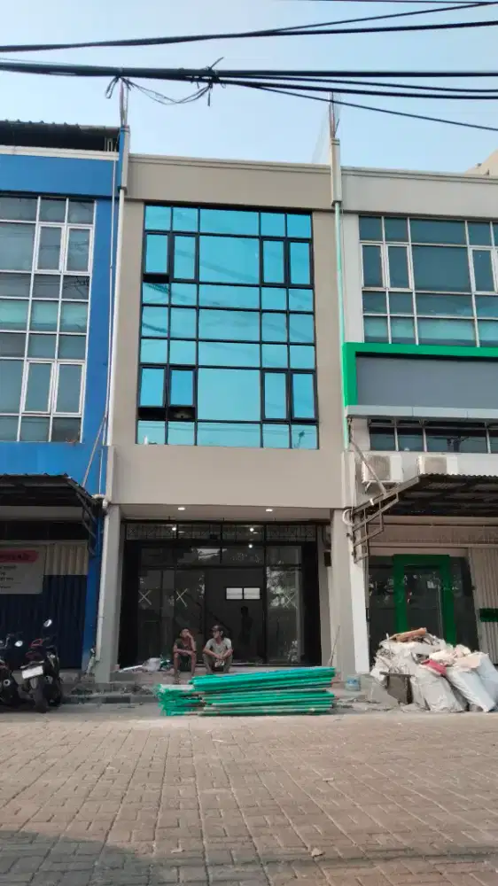 Tukang cat finshing sipil