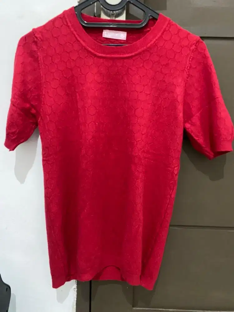 Atasan knit bermotif tidak timbul