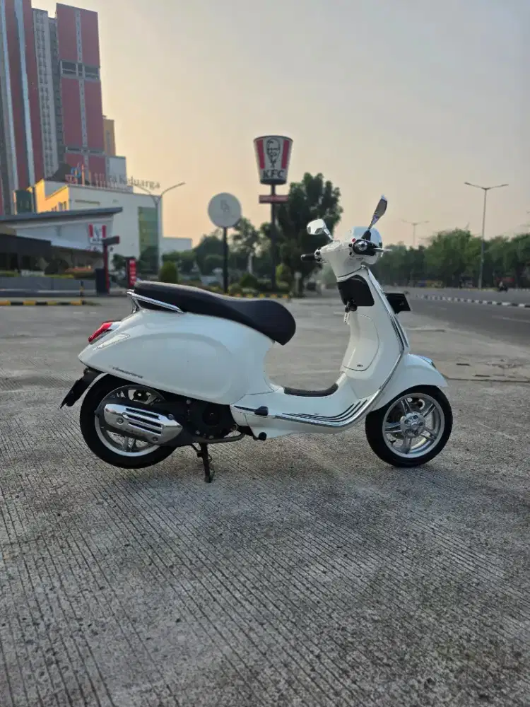 Vesmet Primavera ABS 150 Iget (Like New)
