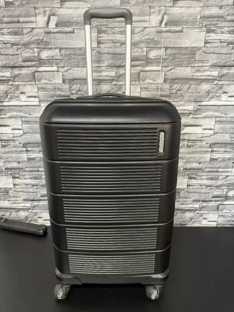 American Tourister  Size Medium 24 
ORIGINAL BRAND NEW