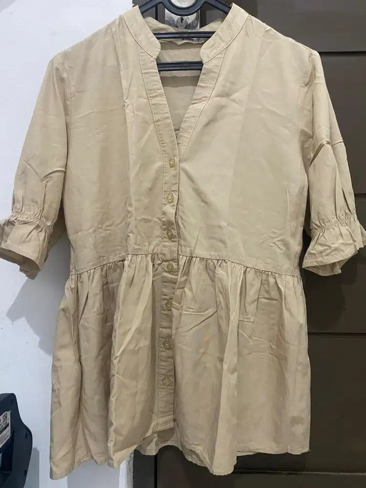 Atasan polos warna khaki