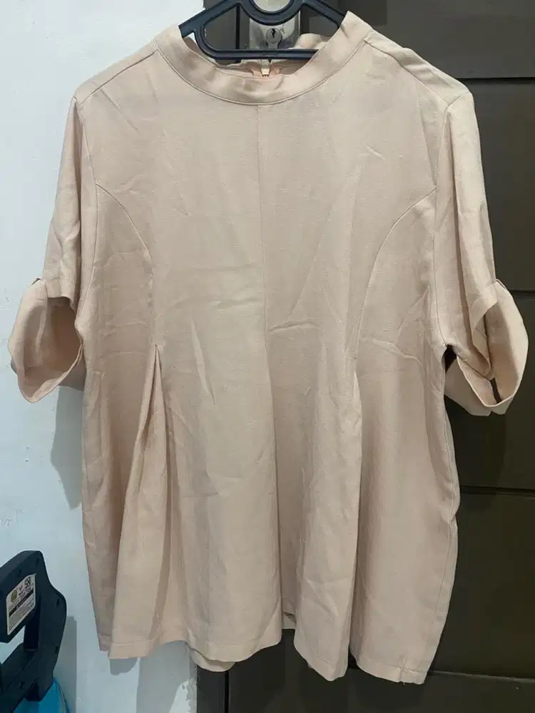 Atasan polos warna krem