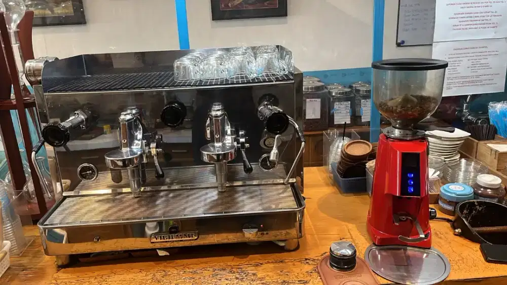 Mesin kopi esspreso dan kelengkapannya