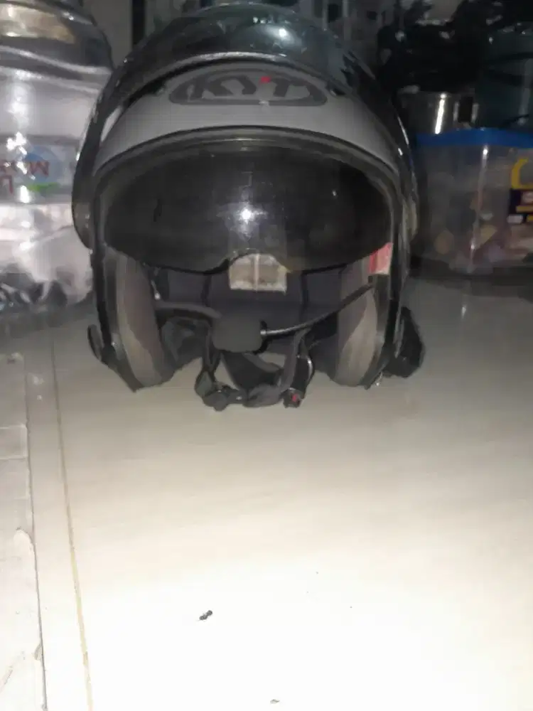 helm KYT bluetooth masih baru nyaman di pake