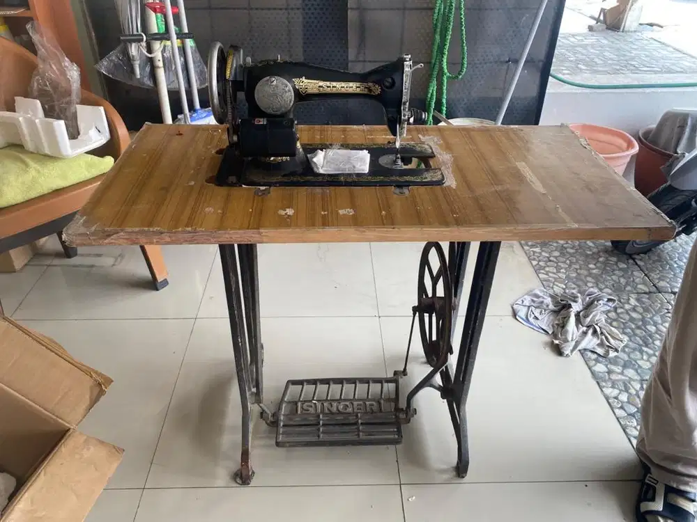 Mesin Jahit Singer Manual Klasik + Meja Besi Dekorasi Vintage