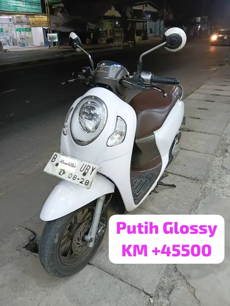 SCOOPY 2023 Putih Glossy