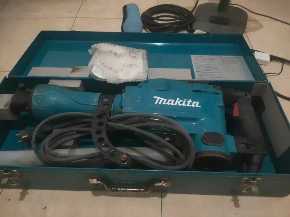Mesin bobok makita hm1306